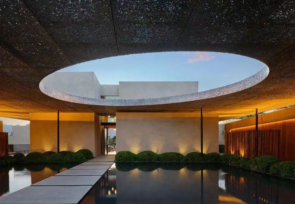 泡沫铝夜间效果图片,泡沫铝透光效果图