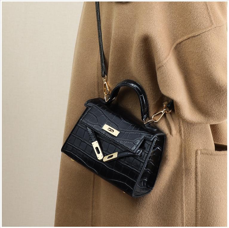 40到50岁女人适合背什么包包,40岁女性背什么牌子的包包