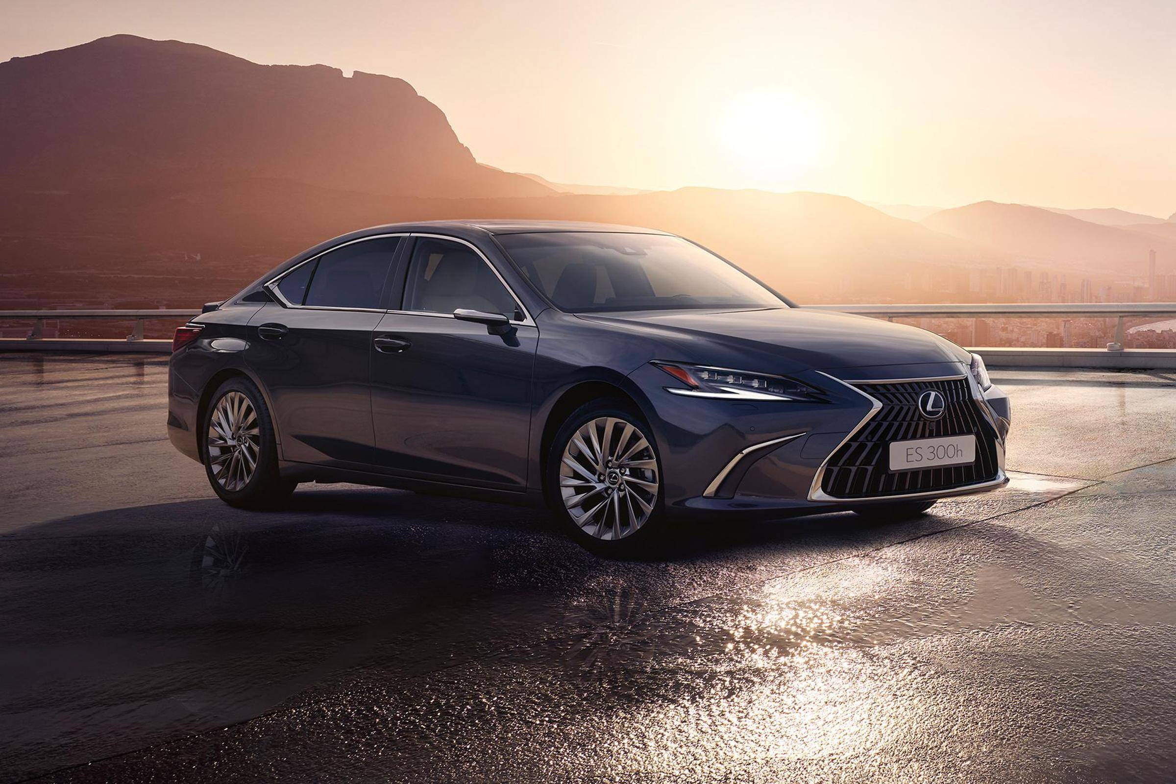 雷克萨斯5系2019,雷克萨斯es200和宝马5系对比