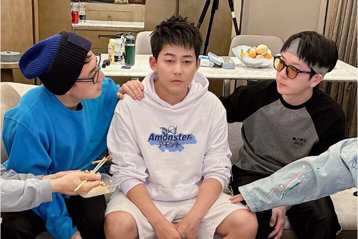 苏醒与球迷,球迷冲入球场与梅西拥抱现场