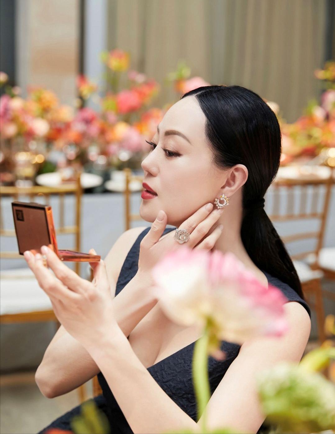 插足闺蜜不管儿女，直播带货的章小蕙，嗲味十足话术你想不到