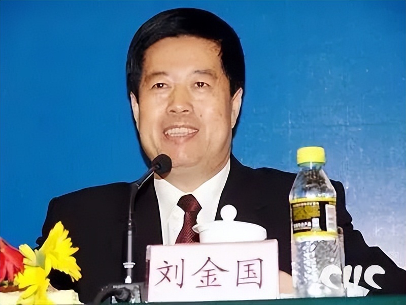 从乡镇*党**委副书记到副国级，他靠什么实现人生逆袭？