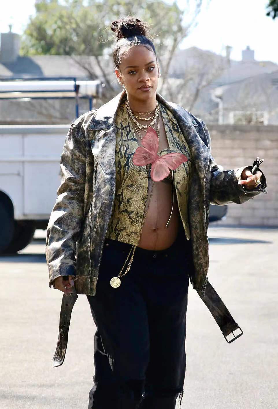 蕾哈娜晒孕期造型,蕾哈娜换装