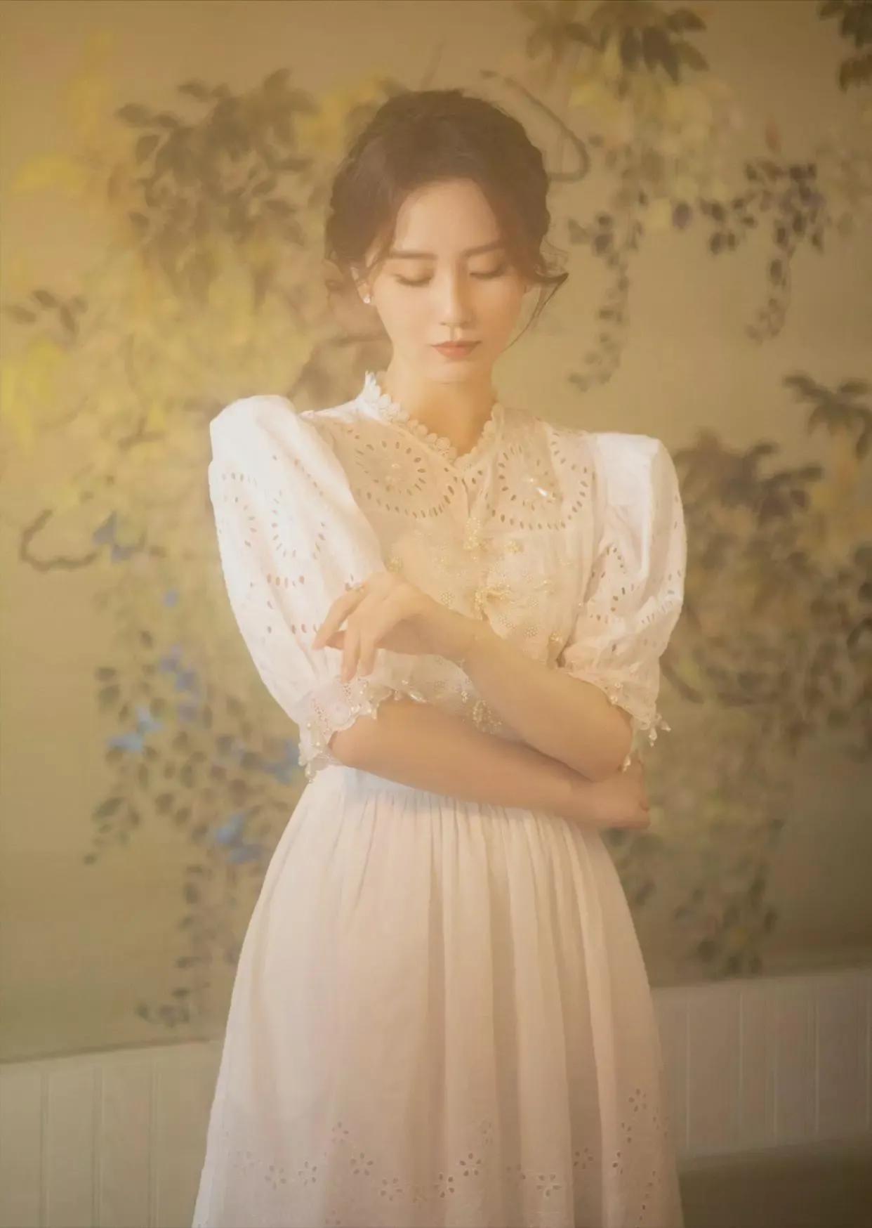 刘亦菲宋轶蓝色礼服,刘亦菲和宋轶谁更美