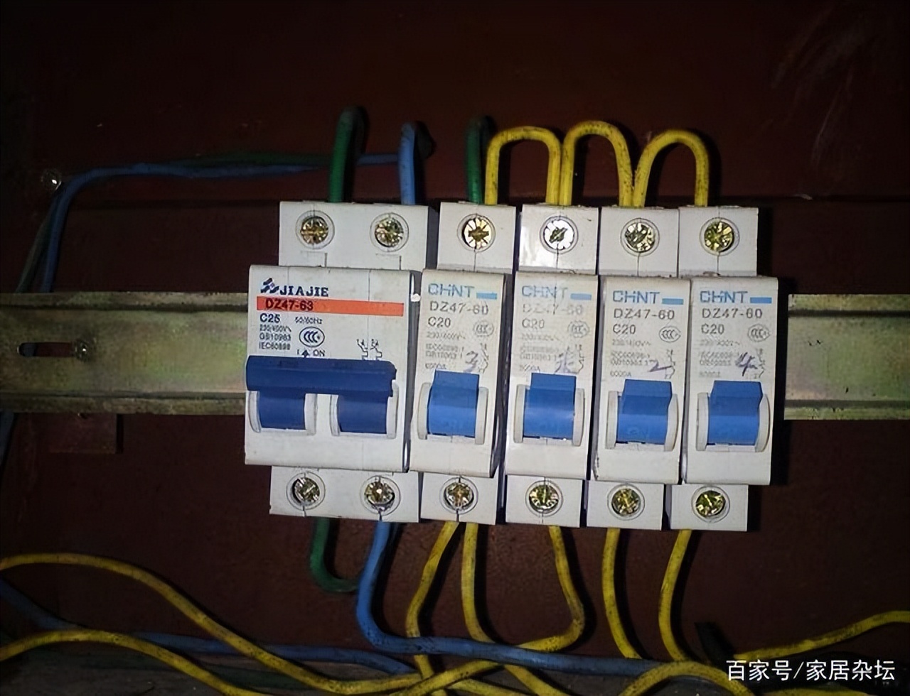 家用空开型号正确接线方法,家用空开接法线路图