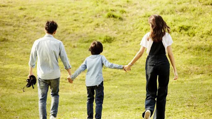 父母给孩子的一封信完整版,爸妈给孩子的一封信图片