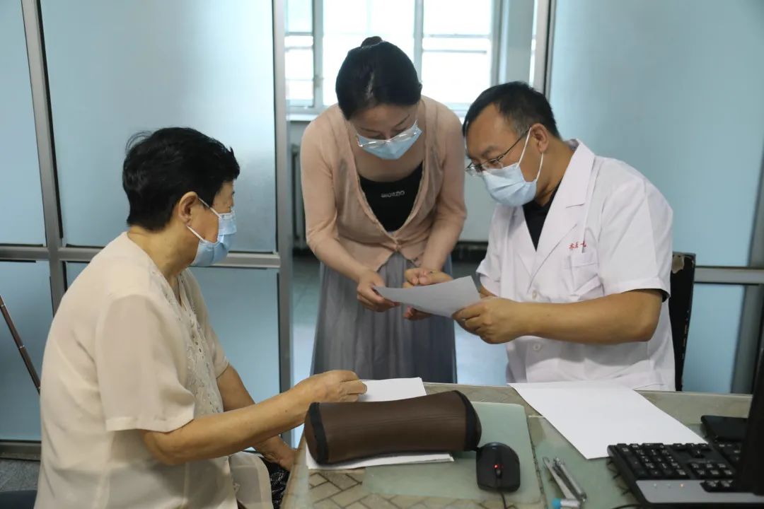 北京名医莅临齐医附属一院开展诊疗活动