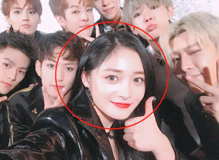 靠肩撒娇、摸脸掐腰、强吻壁咚，没分寸感的女明星算不算耍流氓？