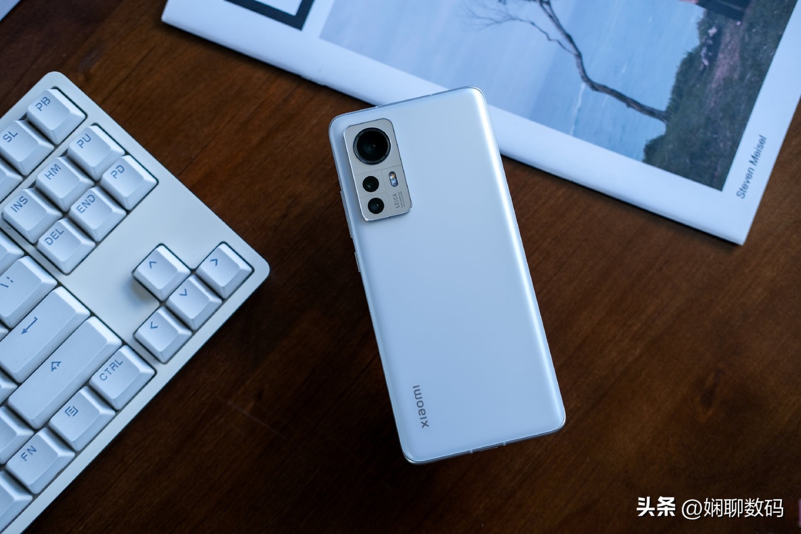 小米12S无奈离场，徕卡镜头+无线充电+经典小屏，骁龙8+依然能打