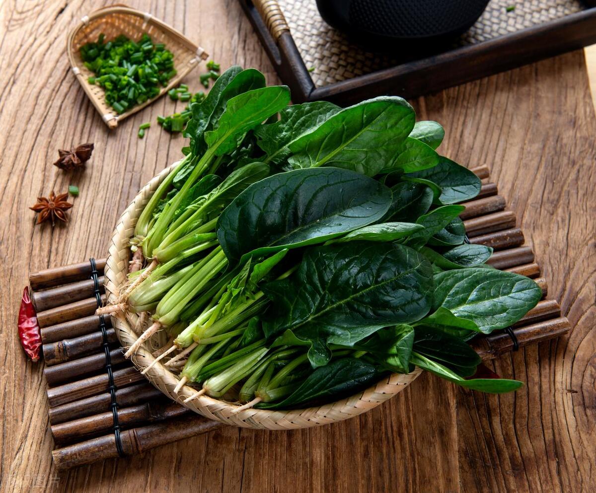 眼睛视力不好多吃点什么蔬菜,多吃这三种蔬菜对孩子视力有好处