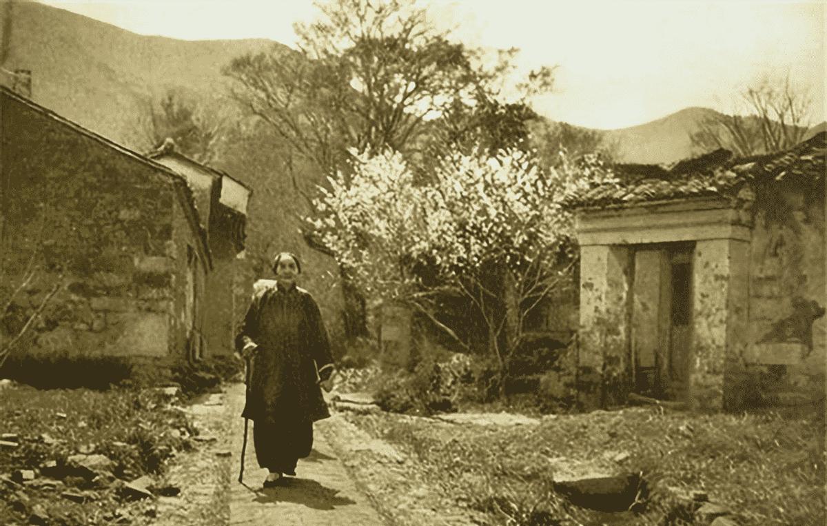 日军兽行：当着男人的面玷污了女儿，临走还残忍割下妻子乳房