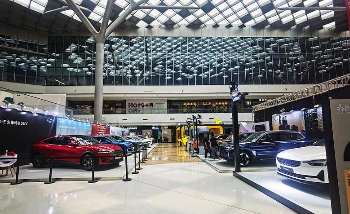 新能源车卷起来,新能源汽车拉快递