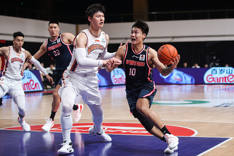 曝广东男篮赵睿将离队,广东队周鹏最近消息