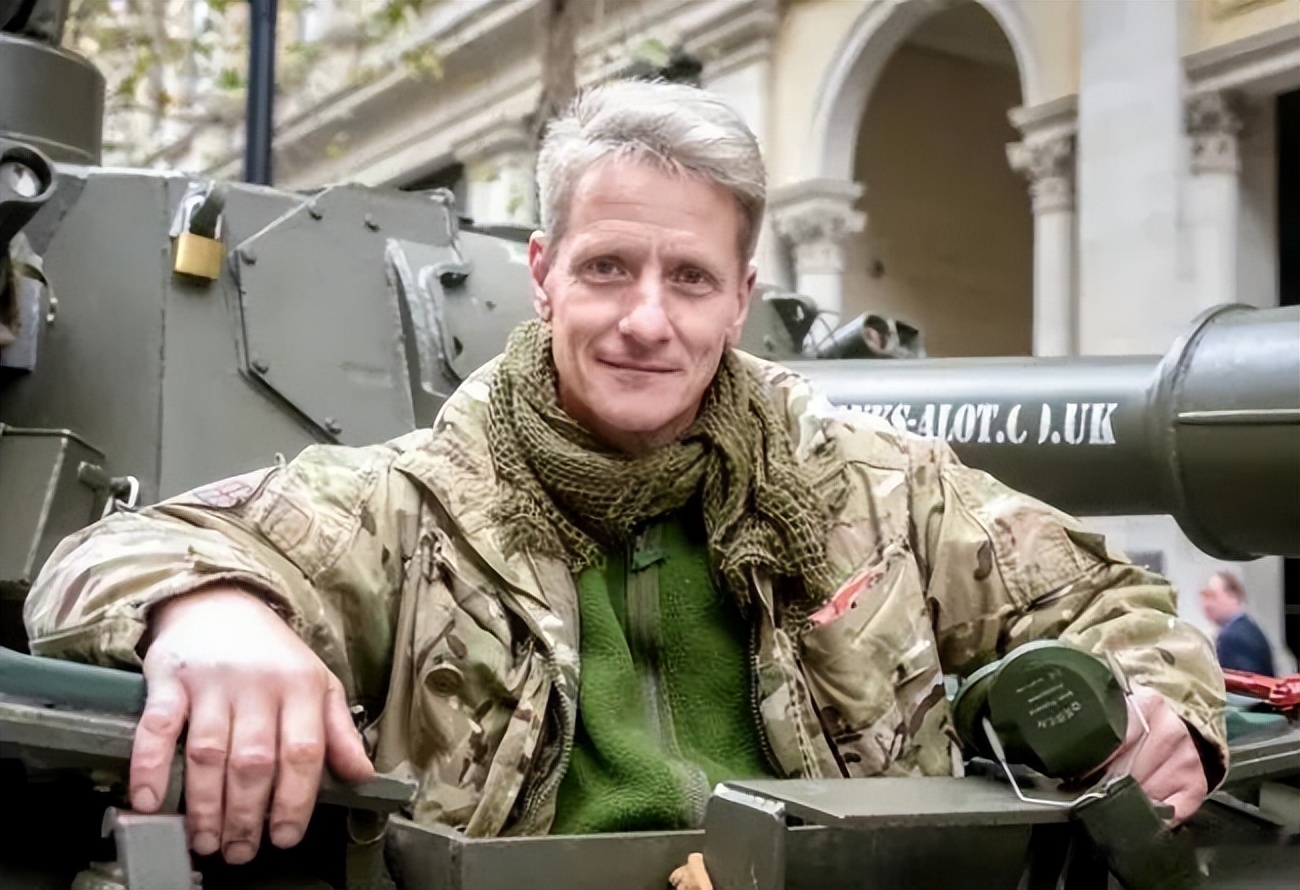 英国一名男子买了一辆坦克,英国男子花300镑