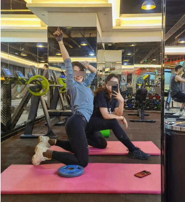 “健身房被教练吐槽瑜伽裤太丑”事件：有些人虚荣的样子可真丑！