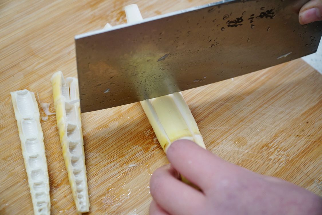 五花肉焖一晚,春天遇到这菜别不懂吃