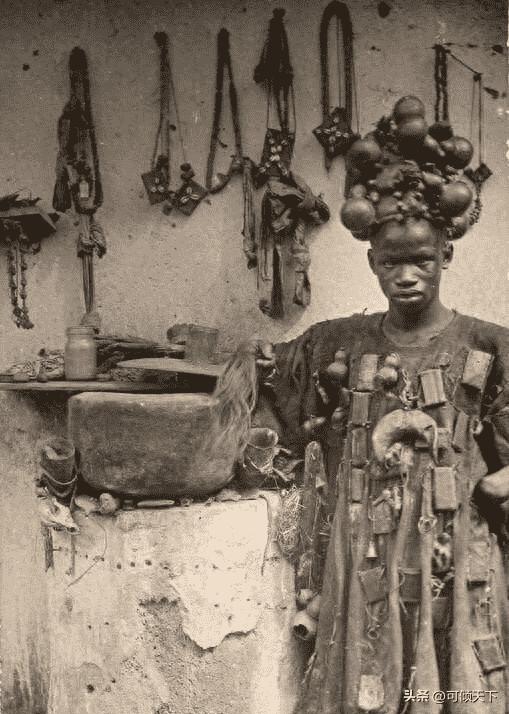 30张老照片再现！变态的纳粹，逼犹太人女人脱衣，集体*杀屠**