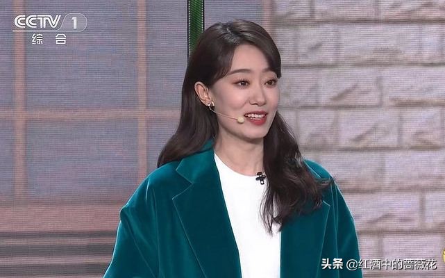 张小斐春晚衣服好看吗,张小斐春晚衣服分析