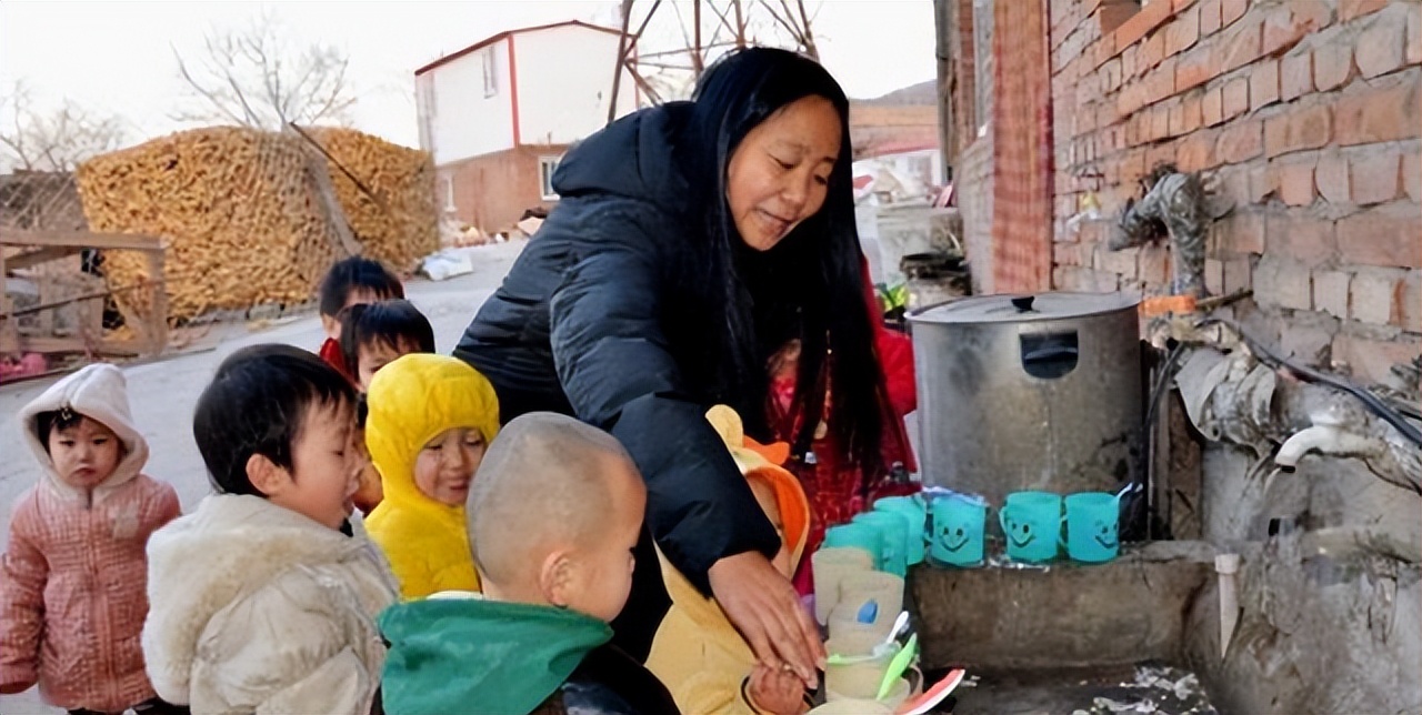 收养118个爱心妈妈为什么判刑,收养118个弃婴的妈妈被判刑