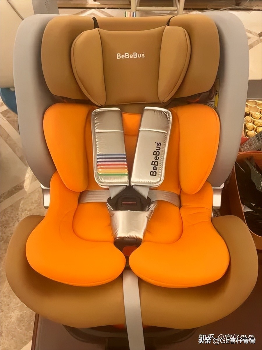 刚出生的小孩能坐汽车安全座椅吗,一出生就可以坐安全座椅吗