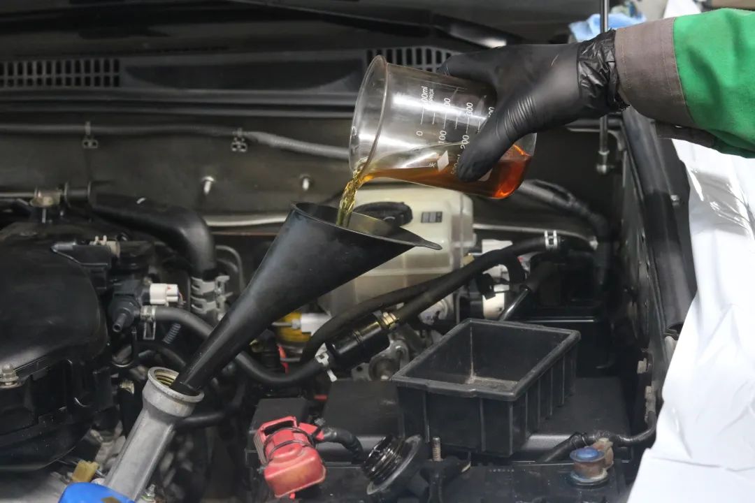 老款八十年代丰田霸道,经典丰田霸道老车翻新复活