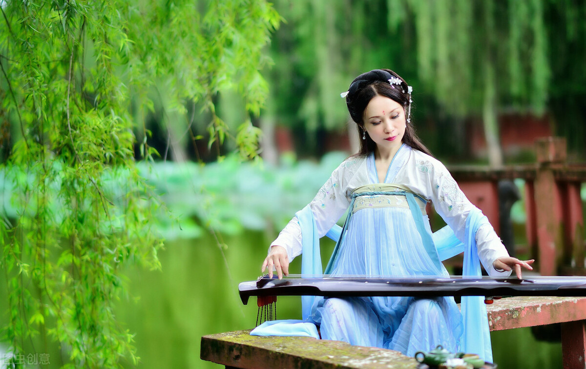 为保护宠妃他将马车转向王妃,为保住公主皇帝抛弃女儿