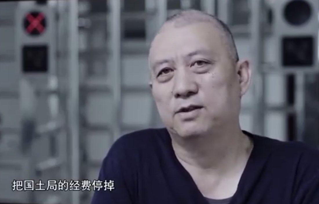 辱骂国土局局长“滚出去”，全家敛财超2000万，张令平的贪超想象