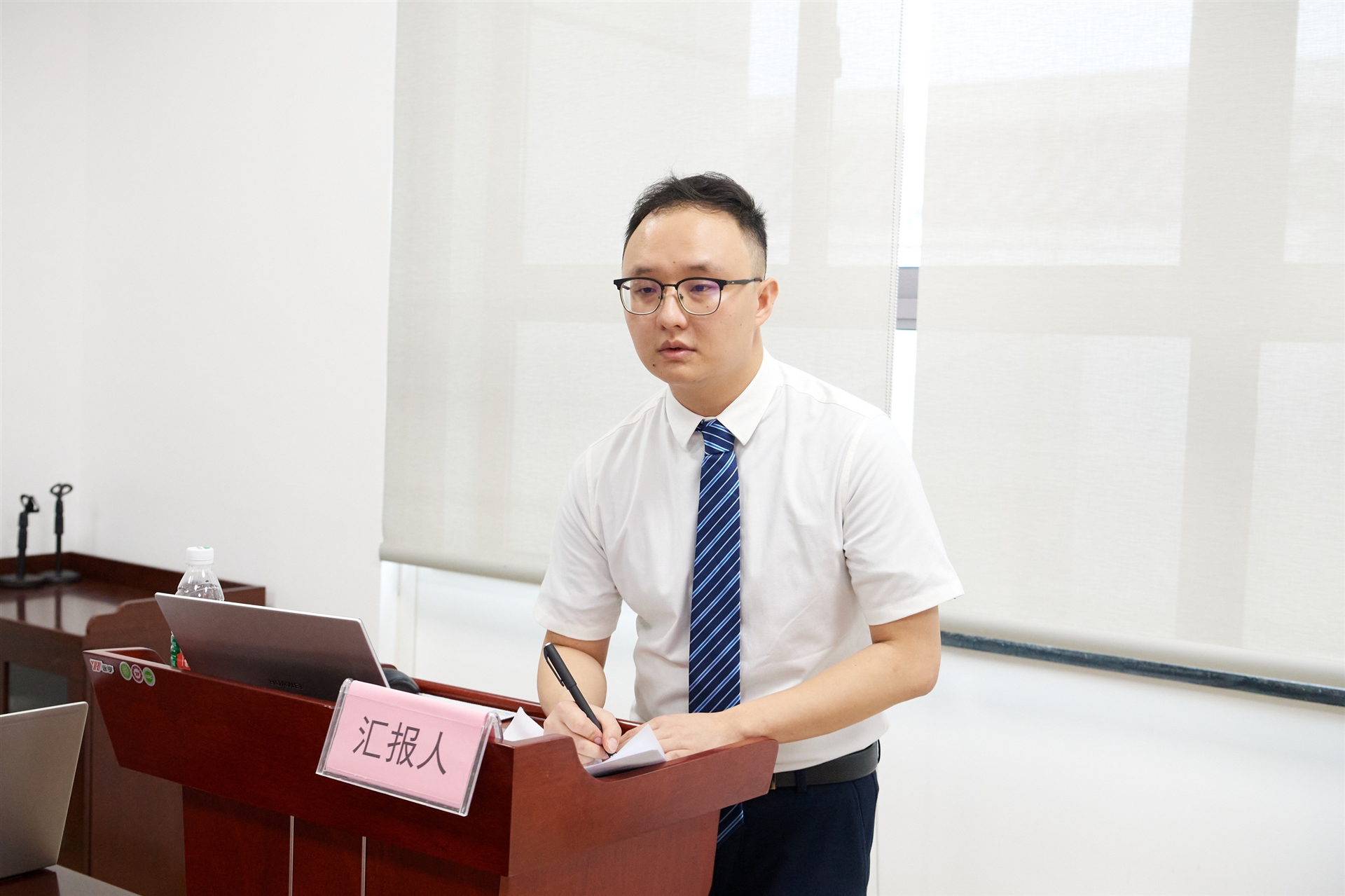 研究生毕业论文答辩的范文,临床研究生毕业论文答辩视频讲解