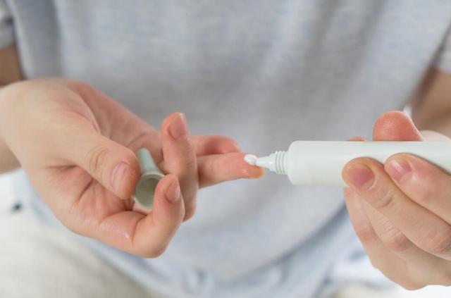 红霉素软膏在眼部涂两下，身体会怎样？不妨了解