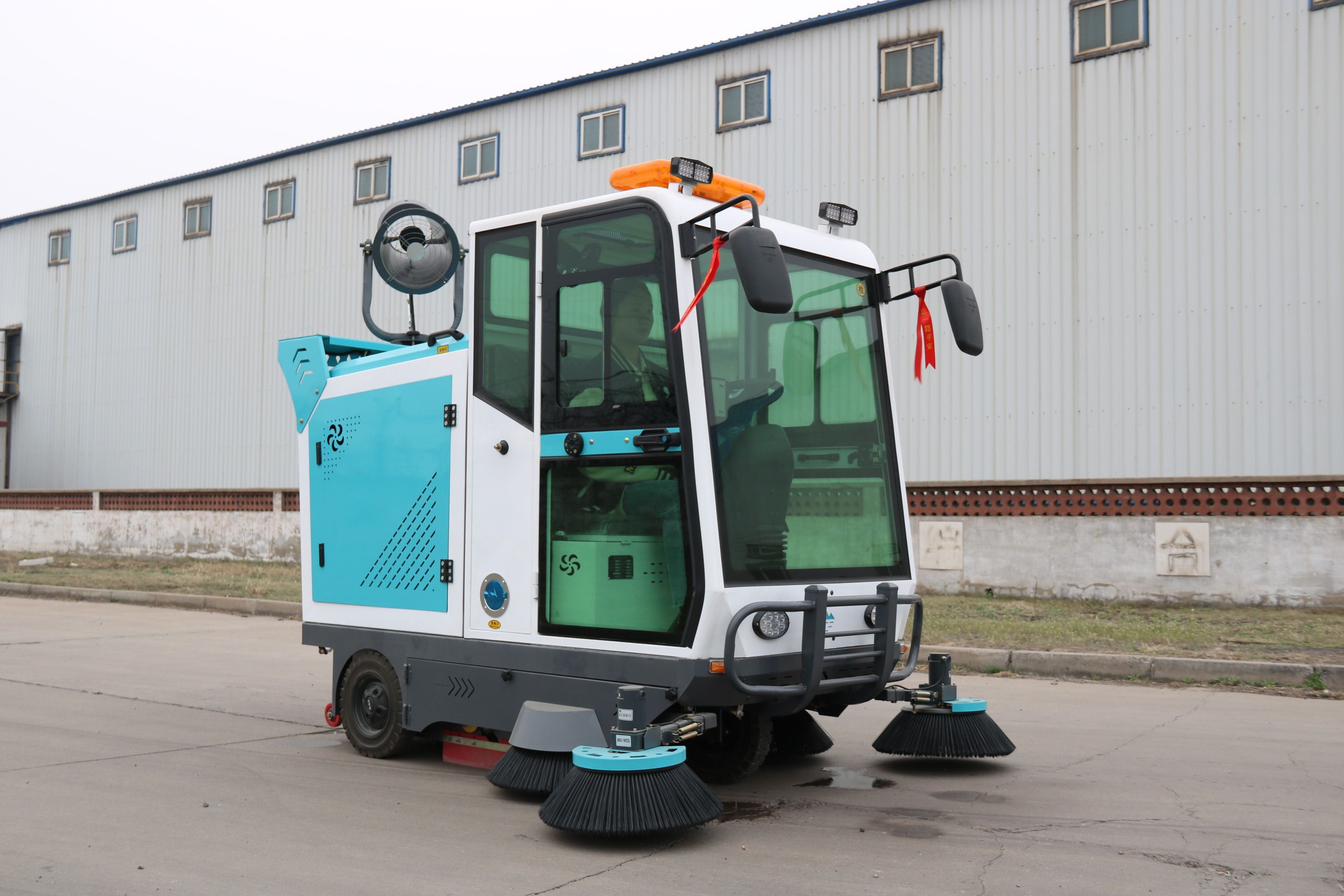 驾驶式洗地机价格是多少呢？有哪些要了解的基本常识？