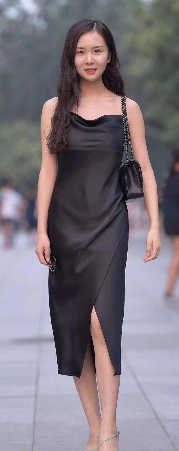 夏季小心机镂空修身包臀连衣裙,秋季包臀蕾丝连衣裙搭配外套