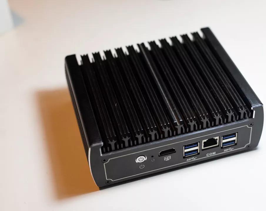 万由UNAS安装体验，国产NAS系统，官方QC支持，媲美群晖NAS