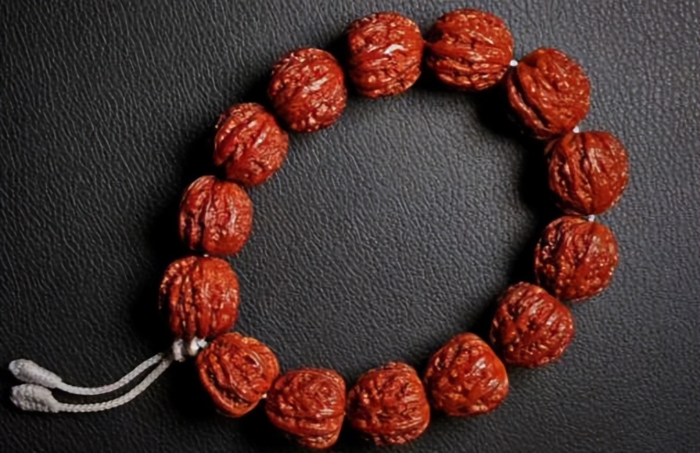 龙鳞凤尾核桃手串怎么盘玩,新上手核桃手串盘玩步骤方法