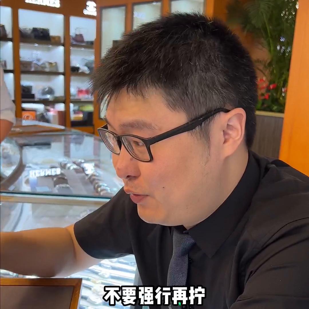 手表调日历的方法图解石英,手表日历怎么调准机械表