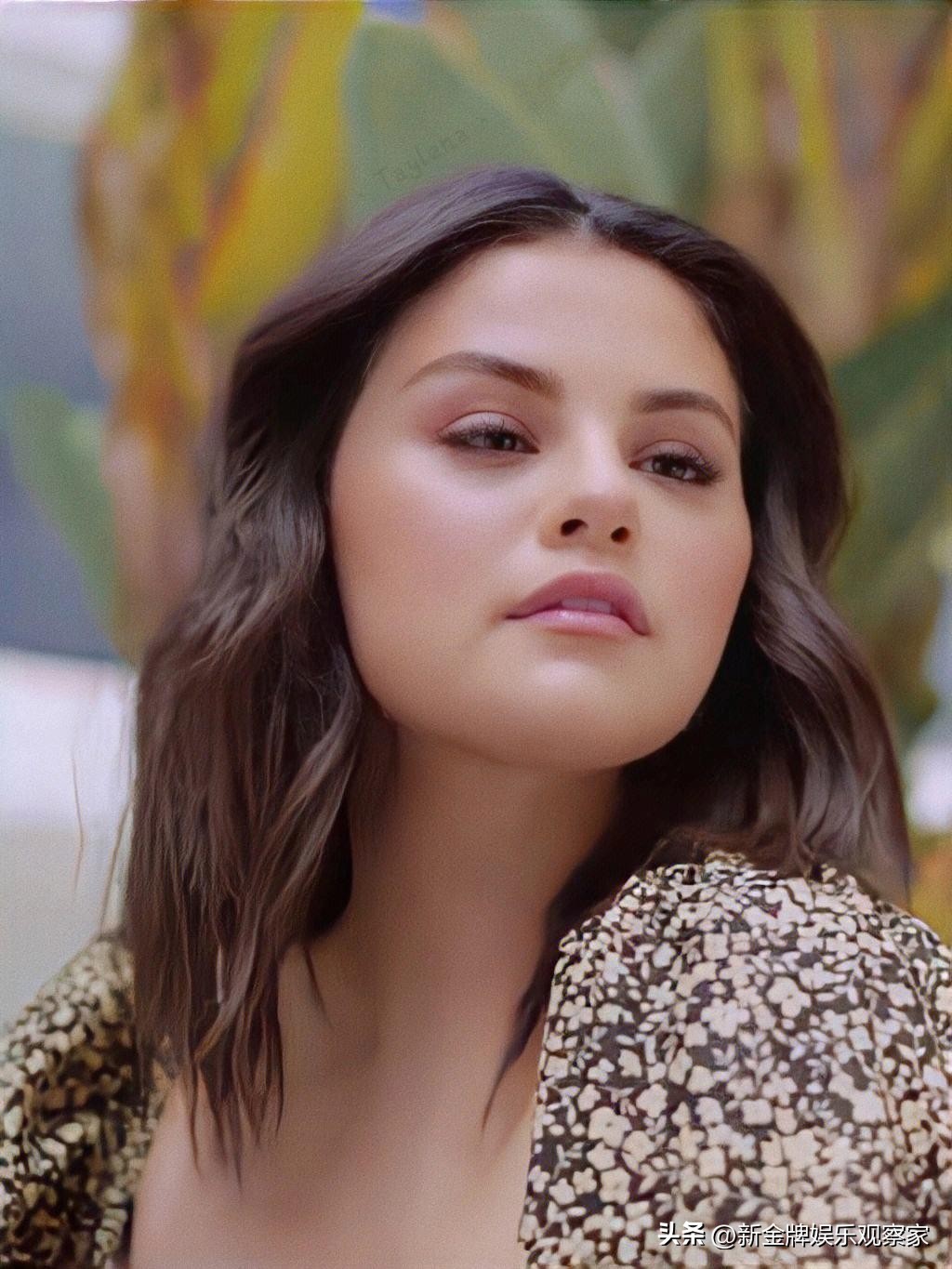 蕾哈娜自创的美妆品牌,赛琳娜在美妆界地位