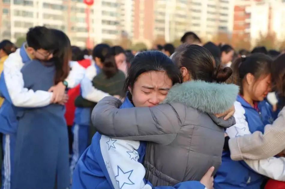 “吃不起就别买,自我感动绑架谁”,因为一颗芒果,母爱翻车了