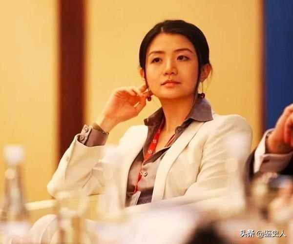 马云背后的女人：马云亲自请她“出山”，身价百亿，却至今未嫁