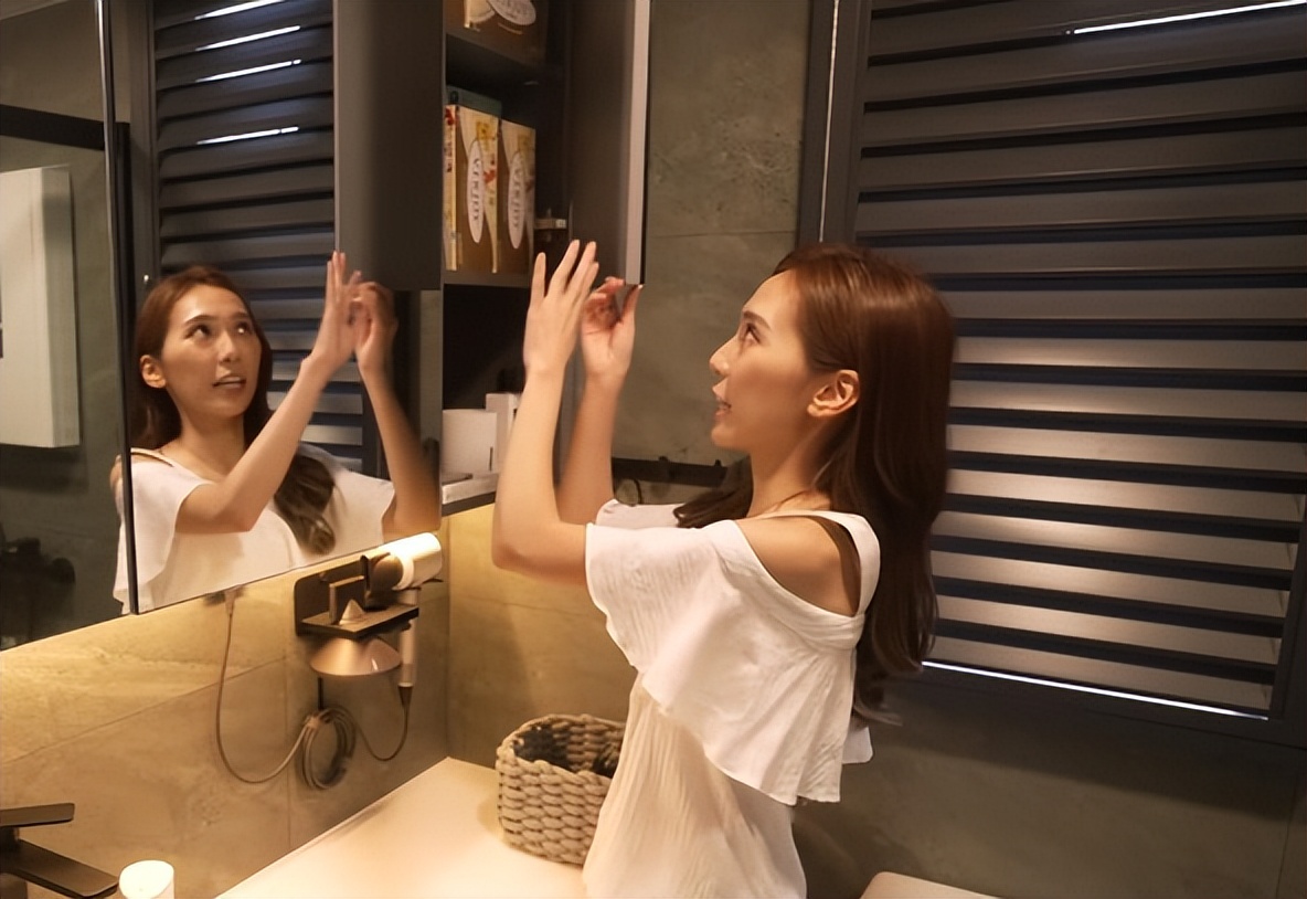 30岁香港“兼职姑娘”,一人在42㎡蜗居2年,独居生活引人羡慕