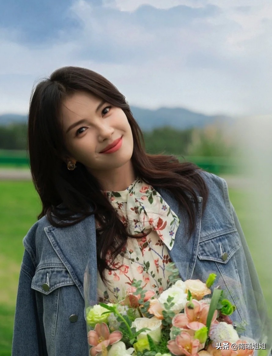 适合细软塌发量少的锁骨卷发,锁骨卷发流行发型减龄