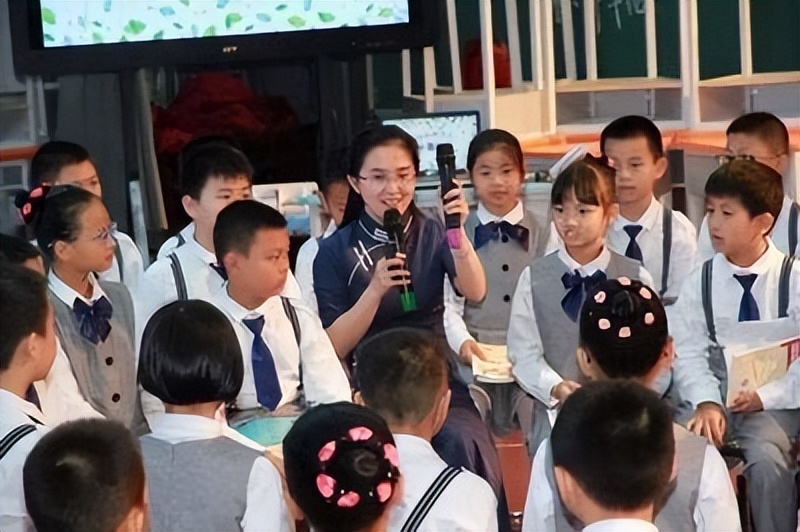 旗袍老师胡红梅,胡红梅老师事件过程