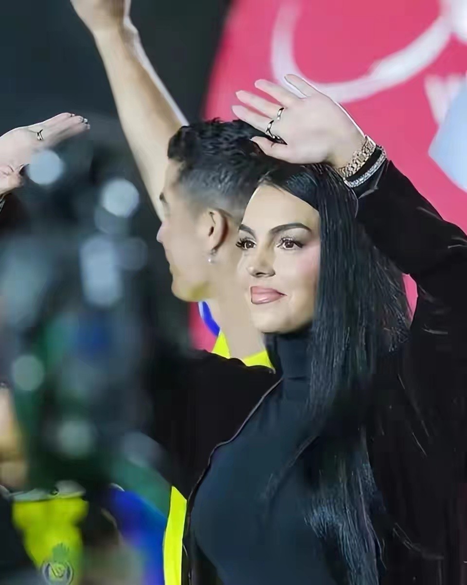 c罗出席乔治娜颁奖典礼,c罗现身乔治娜综艺