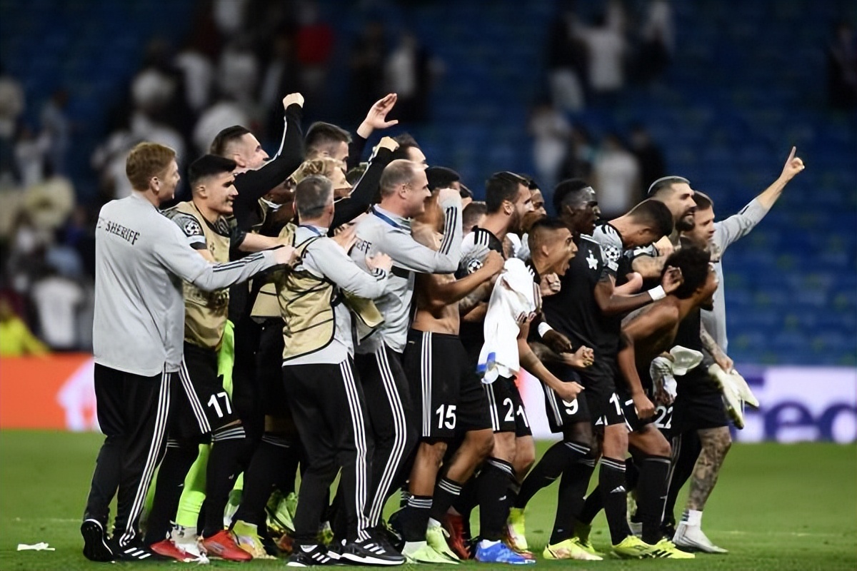 还记得经典的欧冠决赛吗,还记得欧冠伊斯坦布尔之夜吗