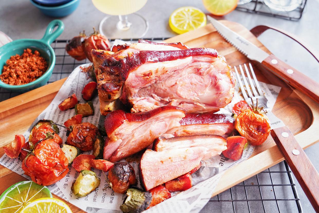 秘制卤烤软糯猪手,德国咸脆猪手如何烤才皮脆