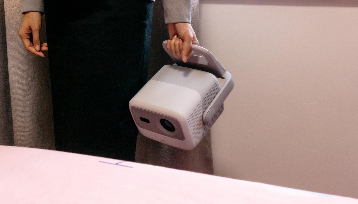 为什么说坚果n1是卧室投影仪,坚果n15.6米投影