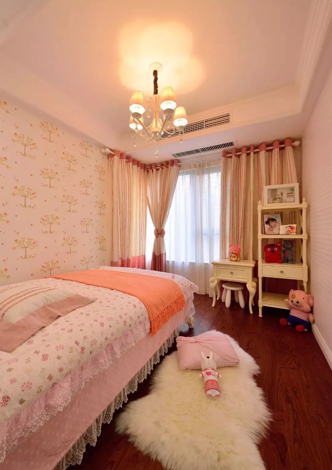 卧室床怎么放置合适,卧室里的床怎么放最合适