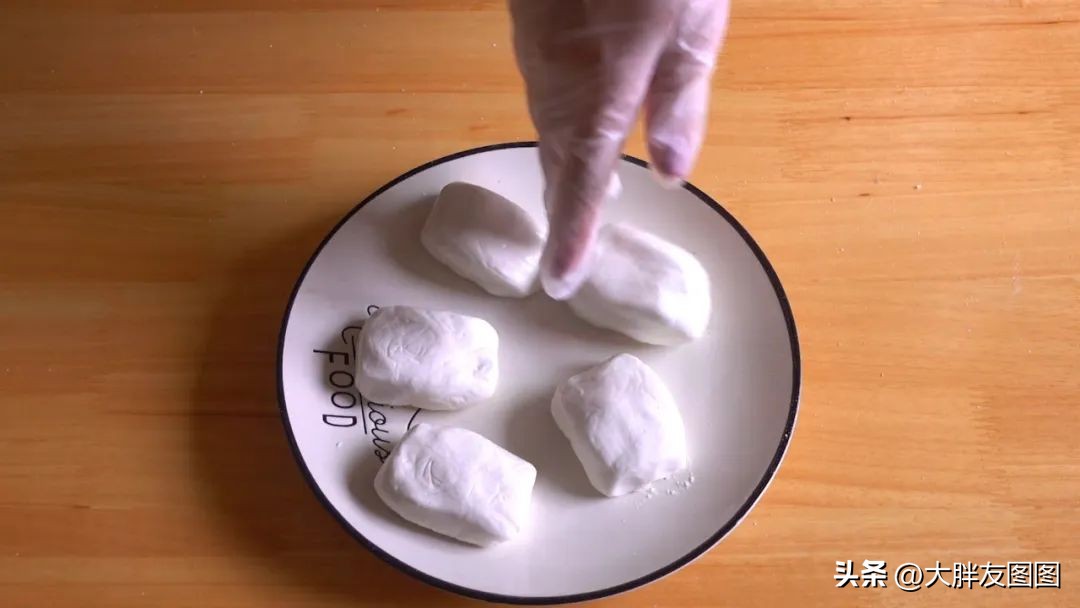 不用烤箱就能做的爆浆芝士年糕,自制芝士手指年糕的家常做法