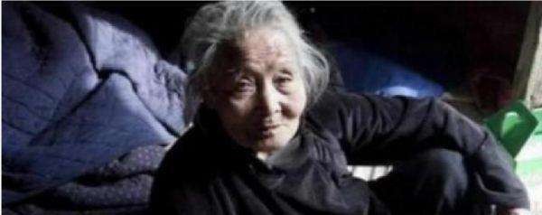 老人突然去世39万元存款难取出,八十多岁老人去世留下两麻袋现金