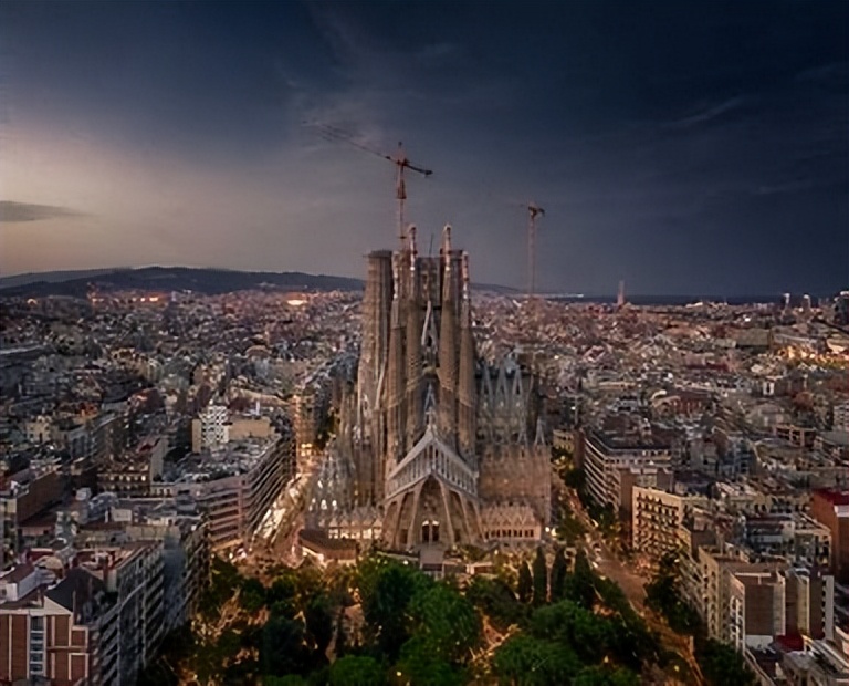 巴塞罗那为什么有吸引力,巴塞罗那特色是什么