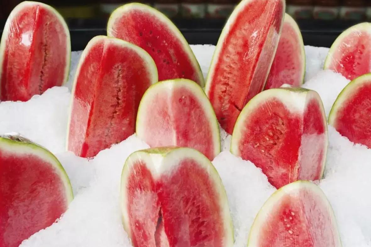 陕西一家三口吃隔夜西瓜呕吐,吃隔夜西瓜中毒了怎么解毒