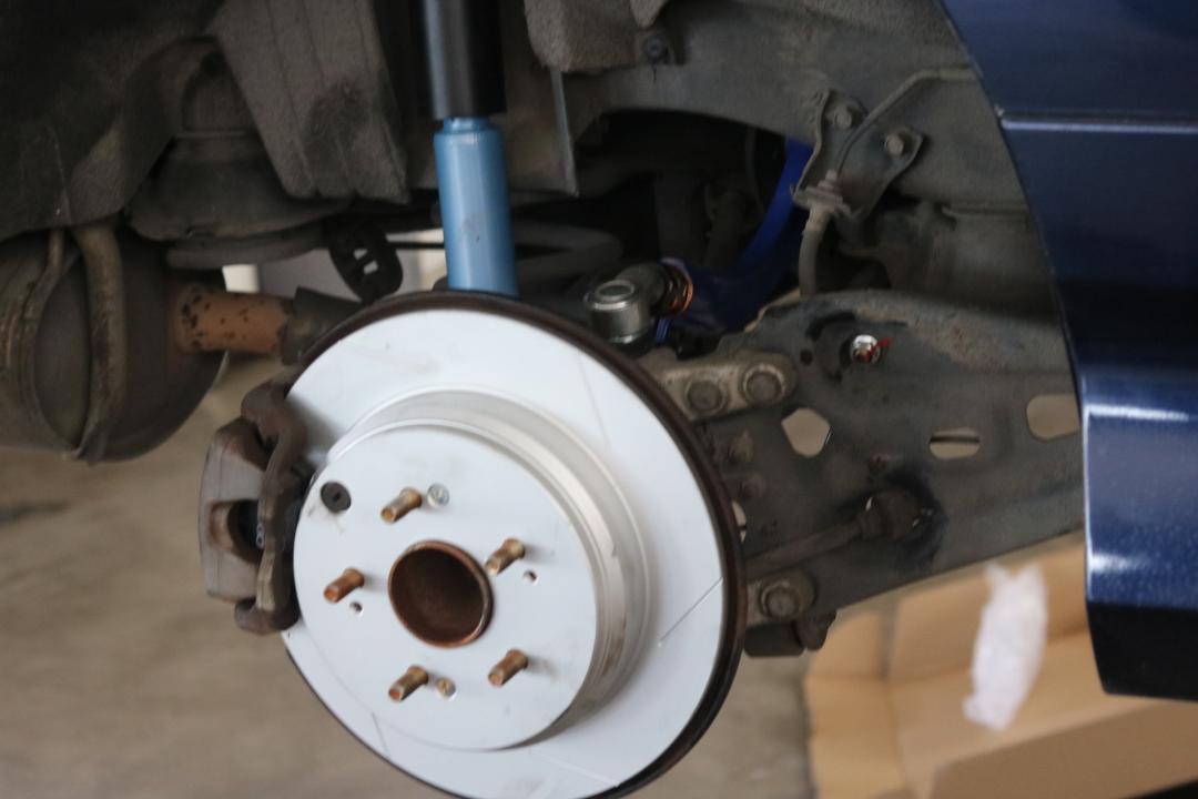 老款艾力绅二手车修复,老车翻新艾力绅